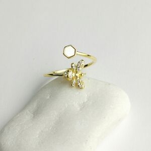 CZ mother Of Pearl Bee ring 14k Gold over Sterling Silver size 7 🆕